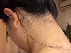 素人娘の全裸図鑑4 今時の女の子13名が恥らいながら脱衣していく様子をじっくり撮影した、変態紳士のためのヘアヌードコレクション　サンプル画像07